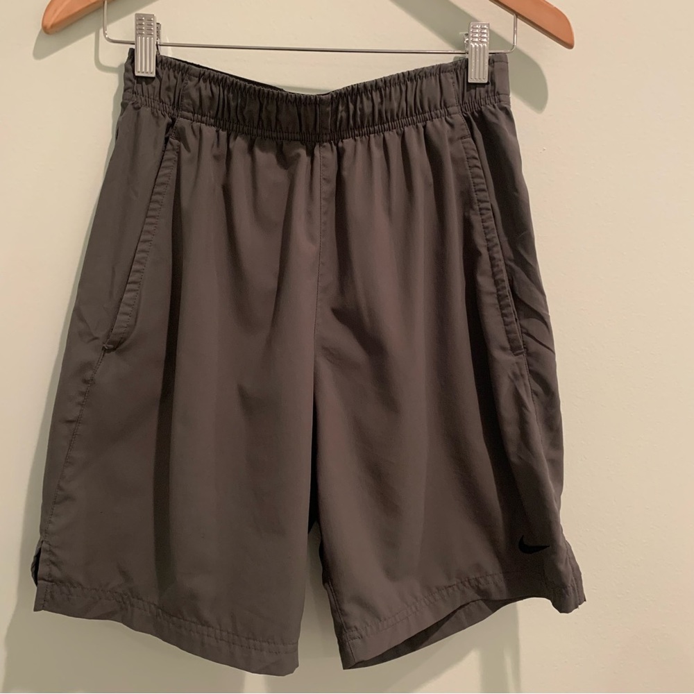 🏷️ Men’s Charcoal Gray Nike Long Dri Fit Shorts Small S